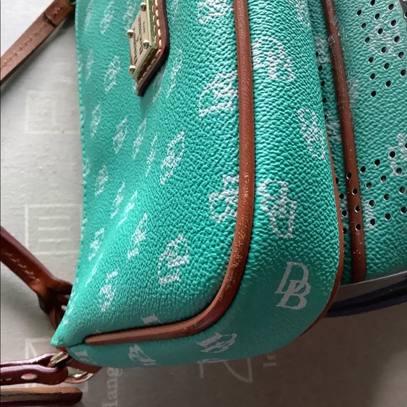 Dooney and Bourke cross body bag. - Picture 4 of 9